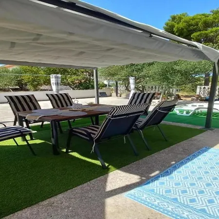 Buska Apartment Vir