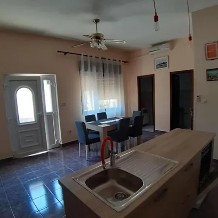 Buska Apartmán Vir