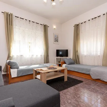 Buska Near Sea Apartman