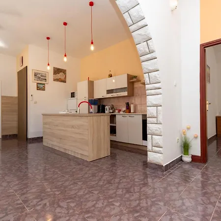 Apartman Buska Near Sea *