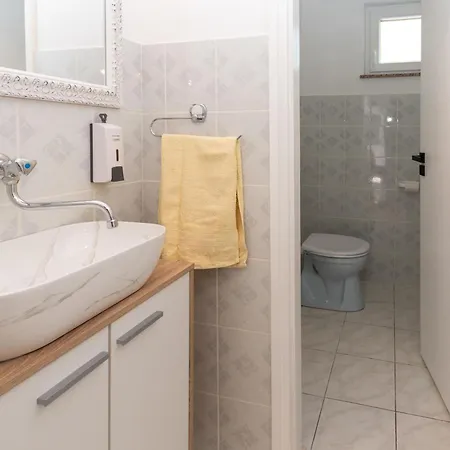 Buska Near Sea Apartman Vir