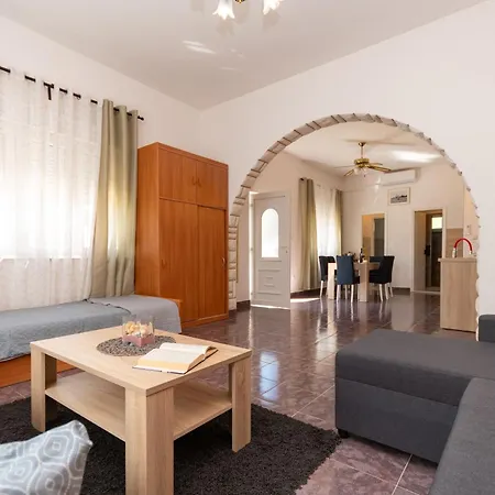 Buska Near Sea Apartman