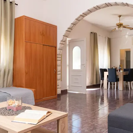Apartman Buska Near Sea *